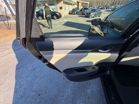 Used 2018 Honda Civic Touring image 20