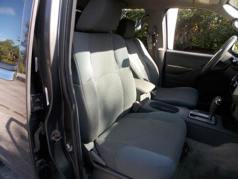 Used 2015 Nissan Frontier SV AWD/4WD image 18