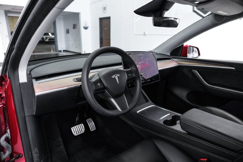Used 2024 Tesla Model Y Performance AWD/4WD image 3