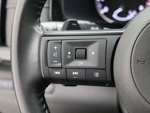 Used 2025 Nissan Pathfinder SV image 18