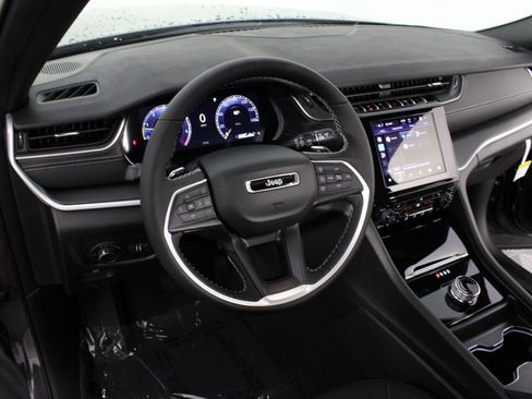 New 2026 Jeep Grand Cherokee L 4WD image 8