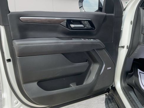 Used 2025 Chevrolet Suburban Premier AWD/4WD image 13