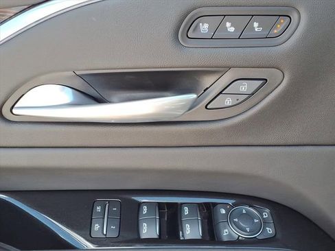 Used 2024 Cadillac Escalade Premium Luxury AWD/4WD image 20