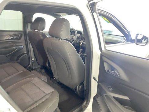 Used 2024 Chevrolet Trax RS image 32