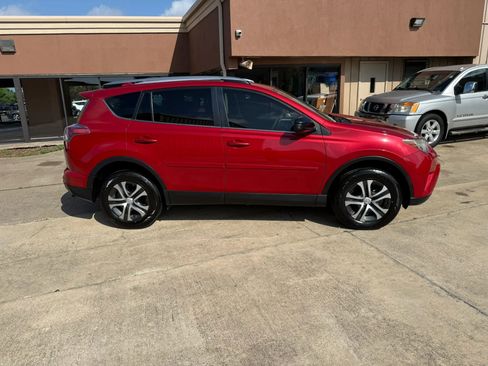 Used 2017 Toyota RAV4 LE image 4