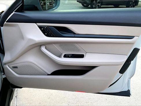 Used 2022 Porsche Taycan 4 Cross Turismo image 22