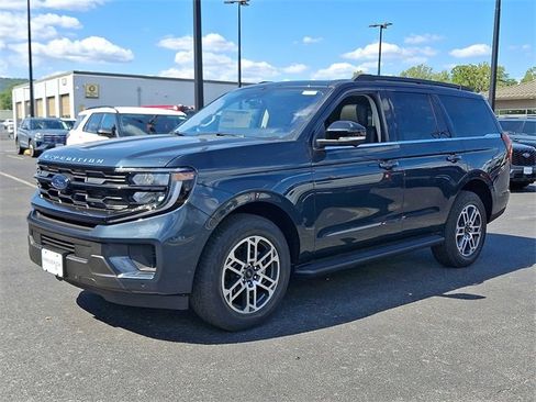 New 2025 Ford Expedition Active image 2
