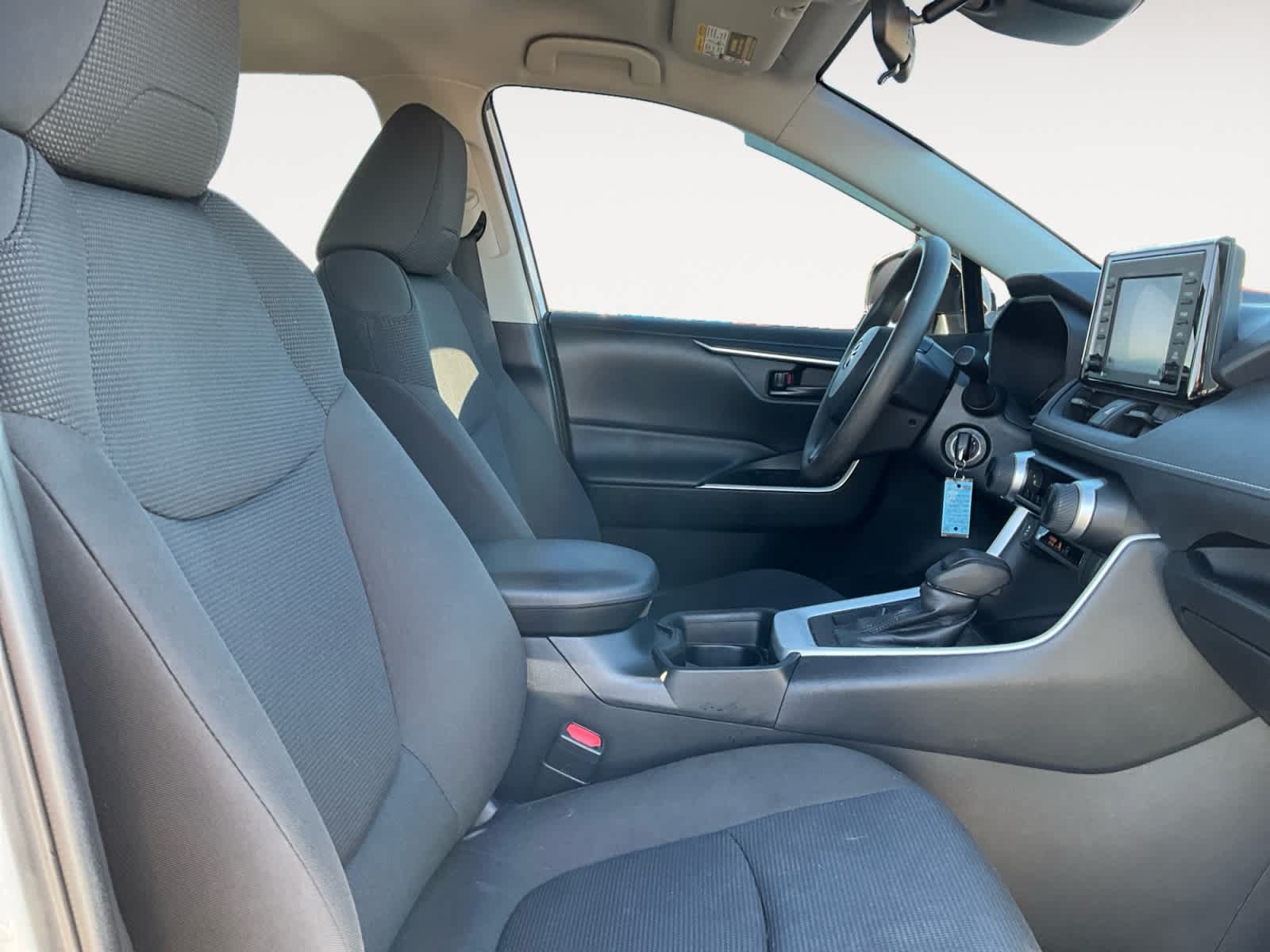 Used 2021 Toyota RAV4 LE FWD image 15