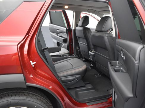 Used 2024 Nissan Pathfinder Platinum image 13