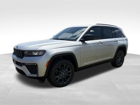 New 2026 Jeep Grand Cherokee Limited AWD/4WD image 9