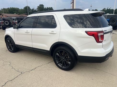 Used 2017 Ford Explorer XLT w/ Equipment Group 202A FWD image 7