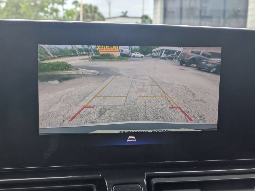 Used 2025 Chevrolet TrailBlazer LT AWD/4WD image 17
