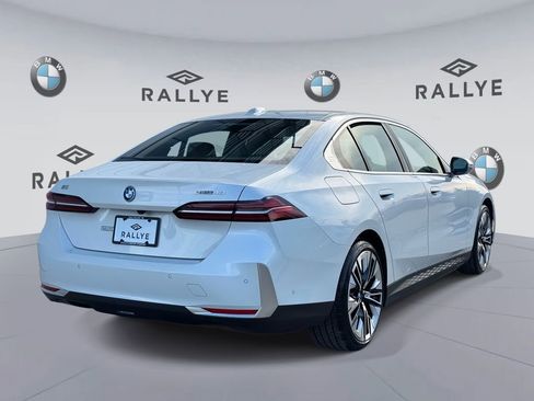 Certified 2024 BMW i5 eDrive40i w/ Convenience Package image 4