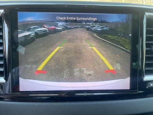 Used 2023 Chrysler Pacifica Touring-L FWD image 23