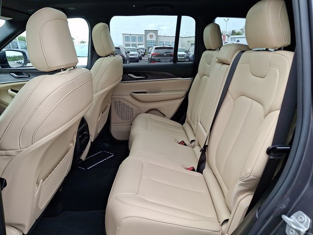 Certified 2024 Jeep Grand Cherokee Limited AWD/4WD image 13