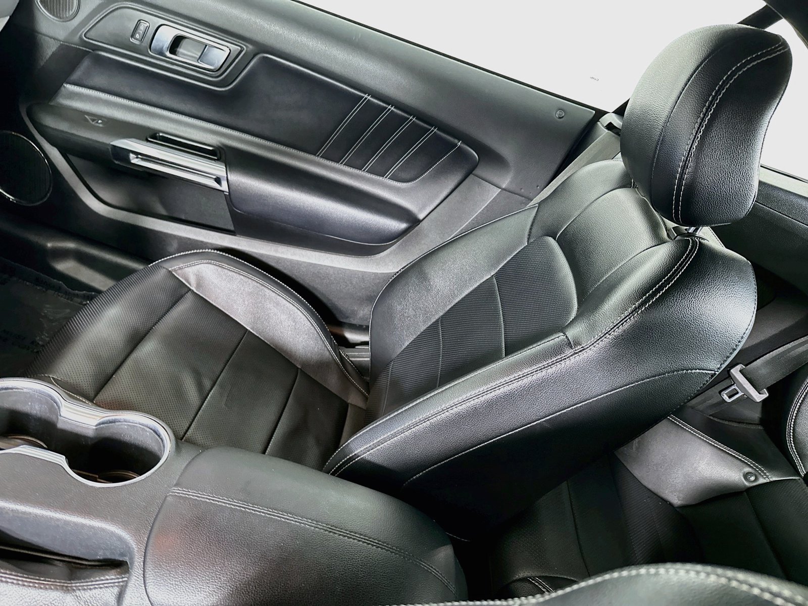 Used 2021 Ford Mustang Premium RWD image 23