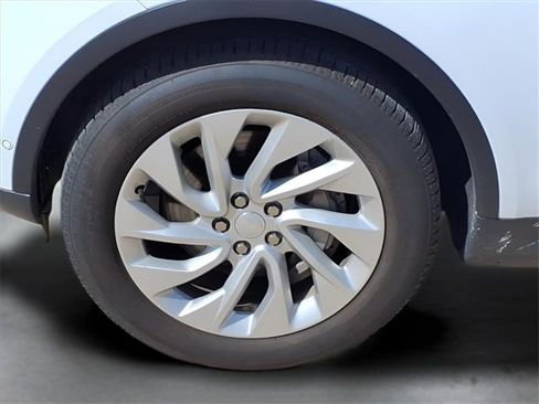 Used 2024 Land Rover Discovery S image 21