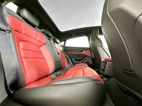 Used 2025 Porsche Taycan image 27