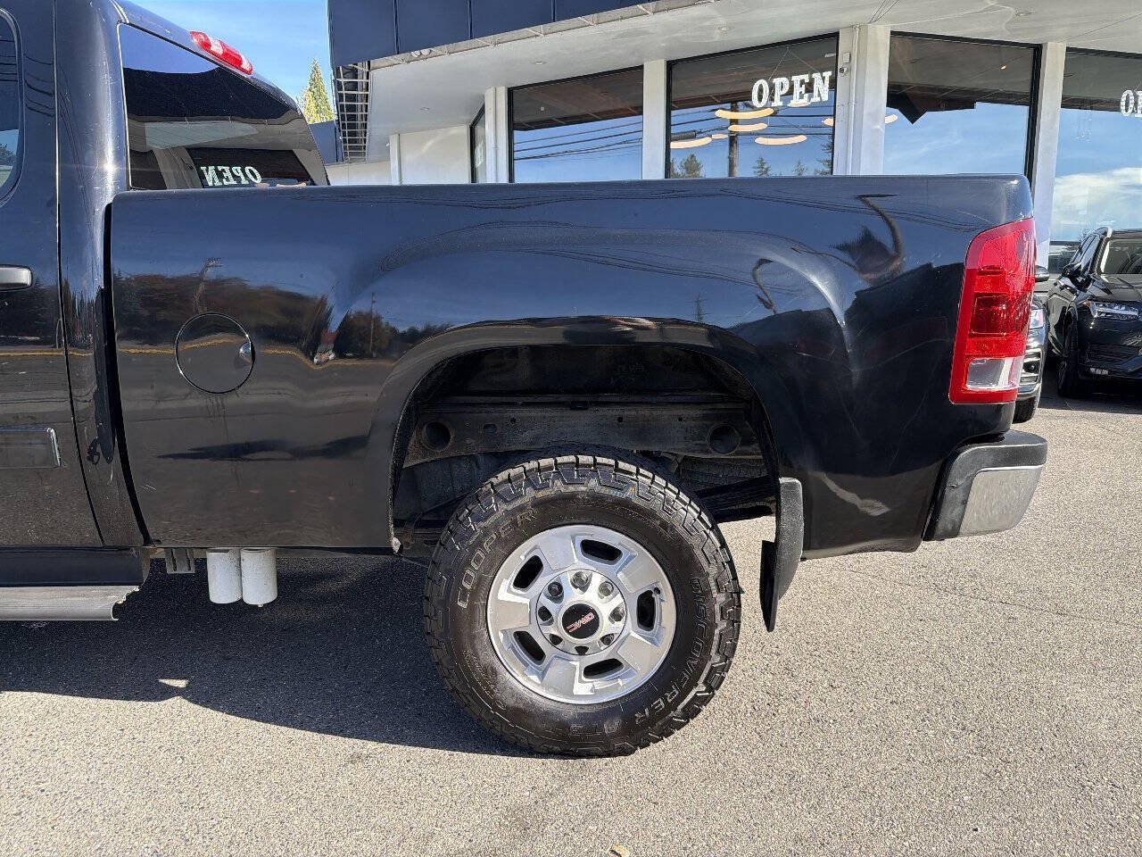 Used 2014 GMC Sierra 2500 SLE w/ SLE Preferred Package AWD/4WD image 3