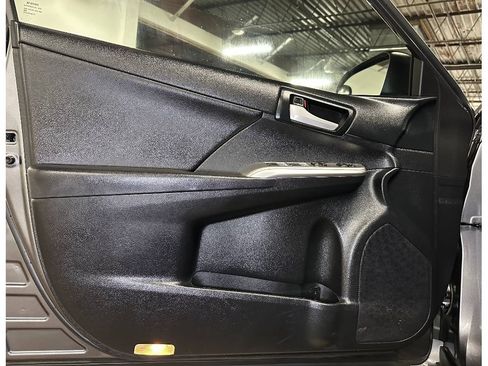 Used 2014 Toyota Camry SE FWD image 18