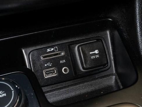 Used 2016 Jeep Cherokee Limited image 19