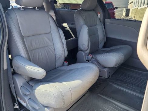 Used 2016 Toyota Sienna XLE w/ XLE Navigation Package image 13