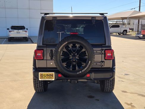 Used 2020 Jeep Wrangler Unlimited Sahara image 4