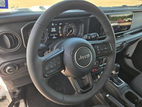 Used 2026 Jeep Wrangler Unlimited Rubicon AWD/4WD image 9