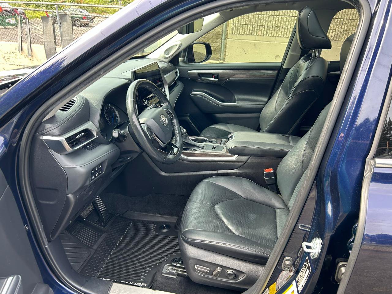 Used 2021 Toyota Highlander Platinum FWD image 13