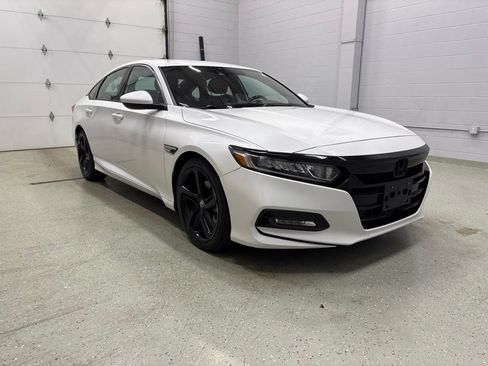 Used 2019 Honda Accord Sport image 2