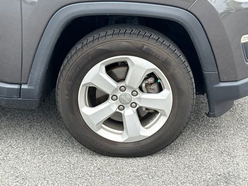 Used 2018 Jeep Compass Latitude AWD/4WD image 9