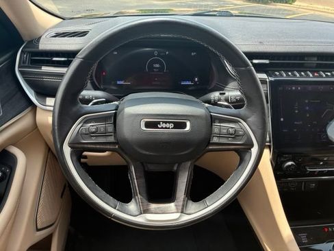 Used 2022 Jeep Grand Cherokee Limited AWD/4WD image 14