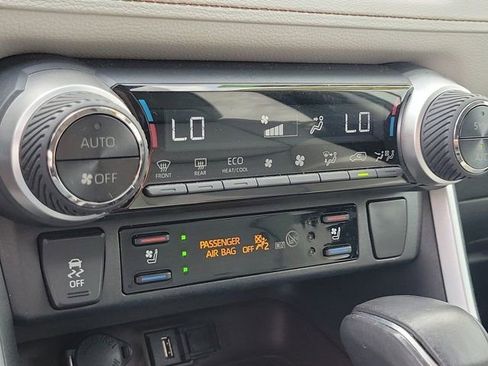 Used 2020 Toyota RAV4 Limited w/ Limited Grade Weather Package AWD/4WD image 30