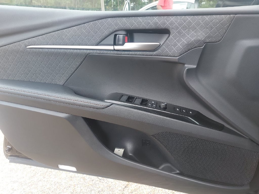 Used 2025 Toyota Camry XLE w/ Premium Plus Package FWD image 19