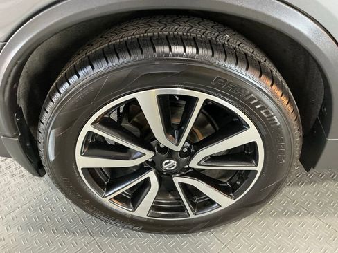 Used 2018 Nissan Rogue SL w/ Premium Package image 43