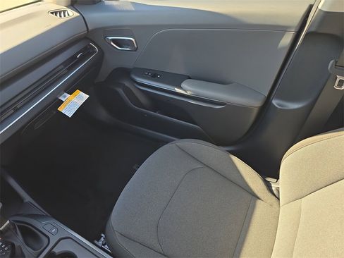 New 2025 Kia K4 LXS image 17