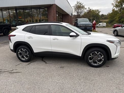 New 2025 Chevrolet Trax LT w/ Driver Confidence Package image 7