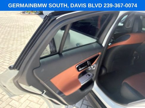 Used 2024 Mercedes-Benz GLC 300 4MATIC image 30
