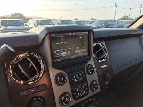 Used 2016 Ford F250 Lariat w/ Lariat Ultimate Package AWD/4WD image 28