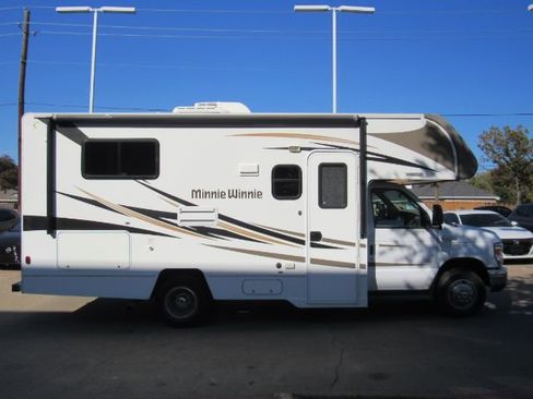 Used 2017 Ford E-450 and Econoline 450 Super Duty w/ Motorhome Prep Package image 4