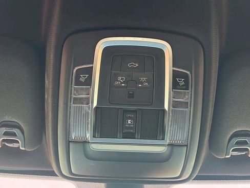 Used 2019 RAM 2500 Laramie AWD/4WD image 29