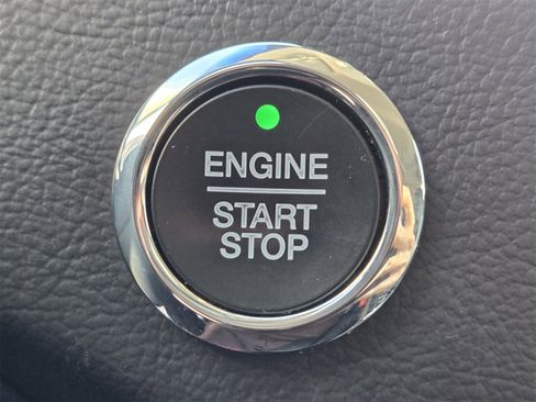 Used 2020 Ford Edge Titanium image 19