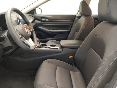 Used 2025 Nissan Altima 2.5 SV FWD image 17