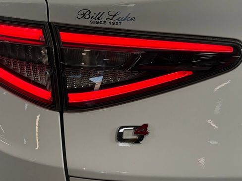Used 2024 Alfa Romeo Stelvio Veloce image 12