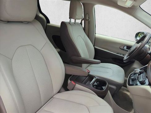 Used 2018 Chrysler Pacifica Touring-L w/ Advanced Safetytec Group FWD image 23