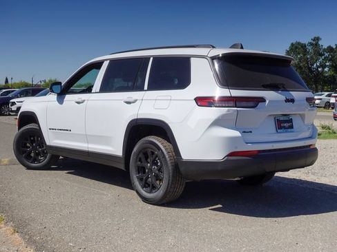 New 2026 Jeep Grand Cherokee L 4WD image 9