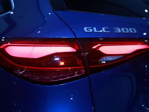 Used 2024 Mercedes-Benz GLC 300 4MATIC w/ AMG Line image 34