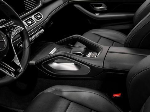 Used 2024 Mercedes-Benz GLS 450 4MATIC image 24