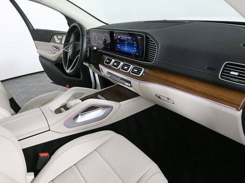 Used 2026 Mercedes-Benz GLS 450 4MATIC image 24