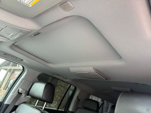 Used 2018 Chevrolet Suburban Premier RWD image 40